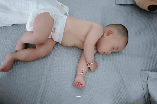 锦州宝宝老打喷嚏怎么办